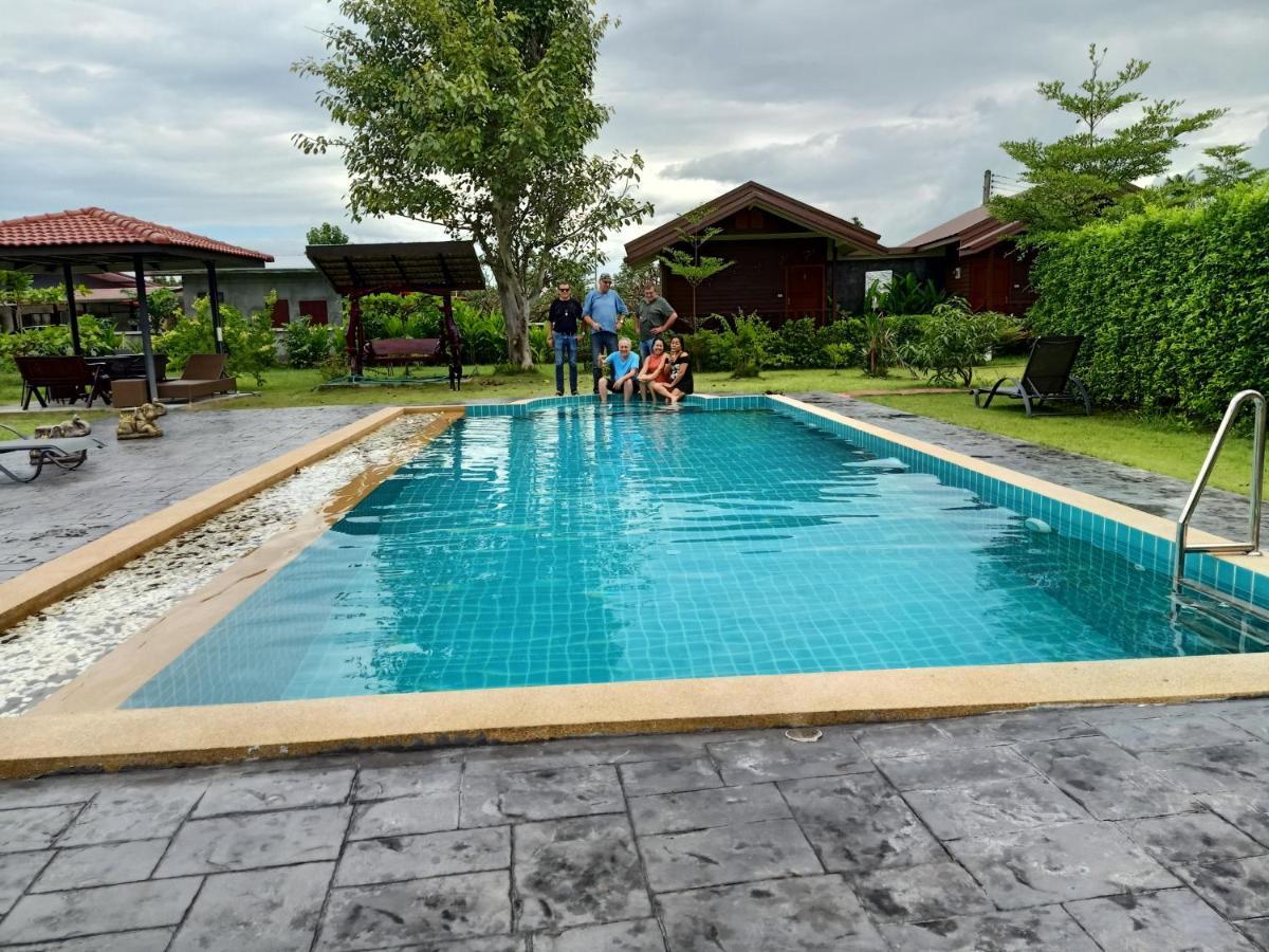 Relax Garden House Hotel Chiang Mai Bagian luar foto