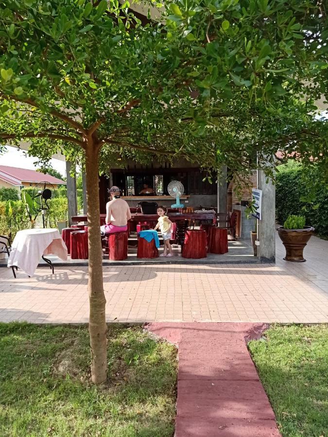 Relax Garden House Hotel Chiang Mai Bagian luar foto