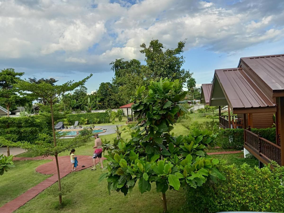 Relax Garden House Hotel Chiang Mai Bagian luar foto