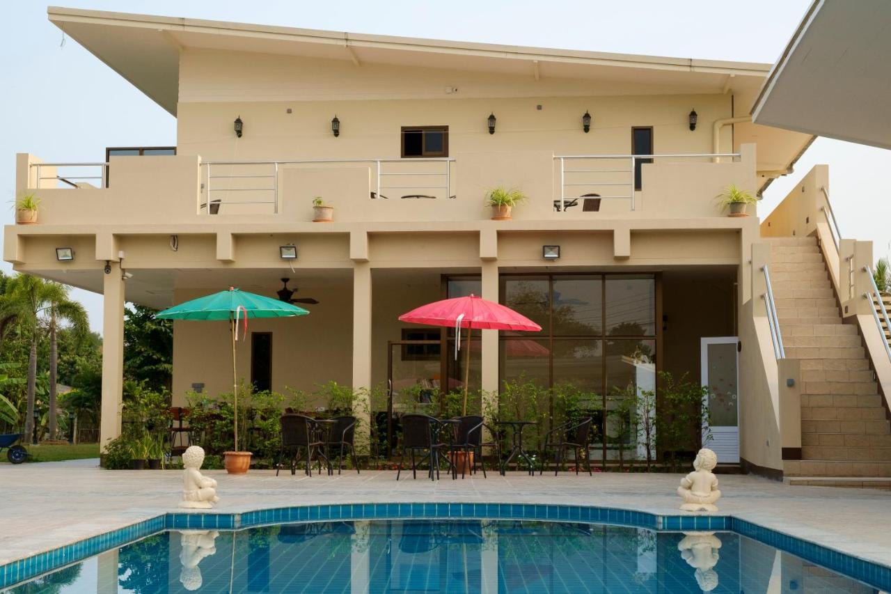 Relax Garden House Hotel Chiang Mai Bagian luar foto