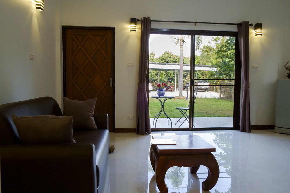 Relax Garden House Hotel Chiang Mai Bagian luar foto