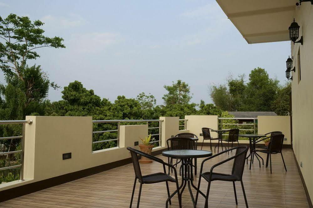 Relax Garden House Hotel Chiang Mai Bagian luar foto